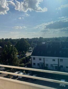 "Hoch oben - Ihr neues Zuhause": Familienfreundliche 3-Zimmer-Wohnung mit Loggia und Tageslichtbad in Braunschweig - Braunschweig