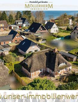 Reetdach-Fachwerk-Kate mit Gästehaus auf großem Grundstück in Pogeez - Pogeez
