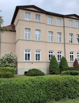 Sanierte 3 Raumwohnung mit Stellplatz, E-Ladesäule in einem ruhigen MFH zu vermieten - Güstrow