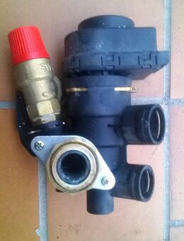 Junkers 8717010062 3-Wege-Ventil Wassergruppe Umschaltmotor 8717204345 - Stuttgart