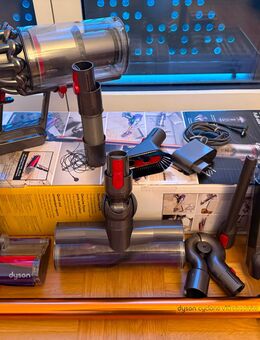 Dyson Cyclone V10 Absolute, Zustand ausgezeichnet mit OVP - Lottstetten