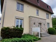 Geräumige 3-Raum-Wohnung mit EBK/ Stellplatz/ Terrasse/ Gäste-WC - Dessau-Roßlau