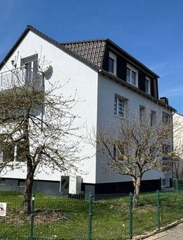 -- Dachgeschosswohnung mit Balkon in ruhigem Dreifamilienhaus -- - Lippstadt