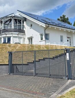 MODERNE VILLA MIT SCHWIMMHALLE UND MEGA-GRUNDSTÜCK | NETPHEN - Netphen