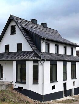 Exklusives Einfamilienhaus mit Garage und einem weiteren Haus und Scheune - Dautphetal