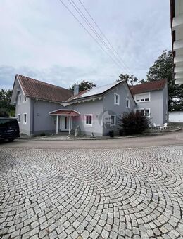 Idyllisches Anwesen: Großes Grundstück mit Zwei Häusern und weitläufigen Gärten in Ruhiger Lage. - Pürgen