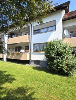 Toll aufgeteilte und großflächige 4-Zimmer-Wohnung mit sonnigem Balkon und Garage in gefragter Lage - Wolpertswende