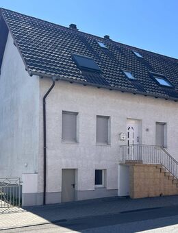 Attraktives Mehrfamilienhaus in Neunkirchen - Frisch modernisiert - Neunkirchen (Saarland)