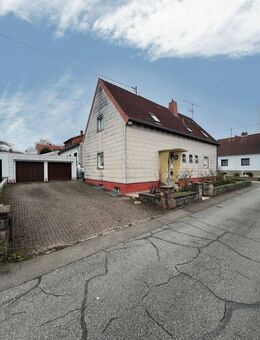 3ZKB-Dachgeschosswohnung mit Garten und Garage - Saarbrücken