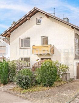 Mehrgenerationen leicht gemacht: Zweifamilienhaus mit zwei Garagen in beliebter Wohnlage - Waldbronn