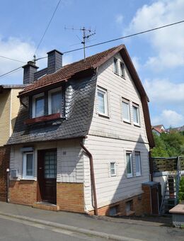 Kleines Einfamilienhaus mit wunderbarer Terrasse in Birstein sucht neue Familie! - Birstein