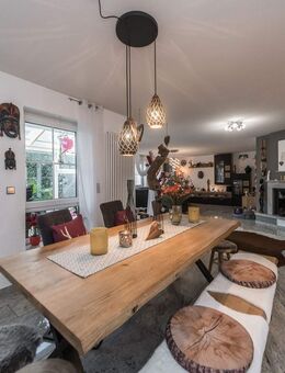 Wohnen mit Stil: Großzügiges Haus mit 6 Zimmern, Wintergarten, Doppelgarage, Kamin & Einliegerwhg! - Leingarten