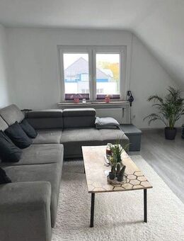 Gemütlich Wohnen unter dem Dach - plus Stellplatz!!! - Garbsen