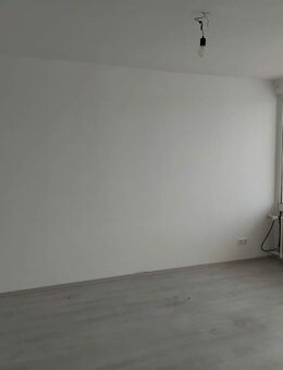 Sehr schöne renovierte 3 Zimmer Wohnung mit Balkon in Gelsenkirchen zu vermieten - Gelsenkirchen