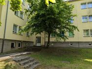 SOFORT einzugsbereit: Sanierte Wohnung in ruhiger, grüner Lage! Drei helle Räume // Bad mit Wanne! - Gera
