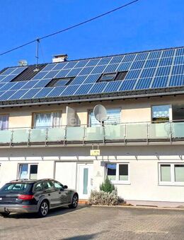Gepflegtes Wohn-/Geschäftshaus (voll vermietet: 1 GE, 4 WE, Lager) mit PV-Anlage / 6,7 % Rendite - Gummersbach