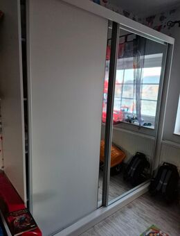 Kleiderschrank mit Spiegel - Lehrte