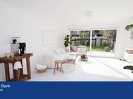 KREFELD-Kempener Feld/Baakeshof: Traum in Weiß - Einfamilienhaus mit Garten und Garage - Krefeld