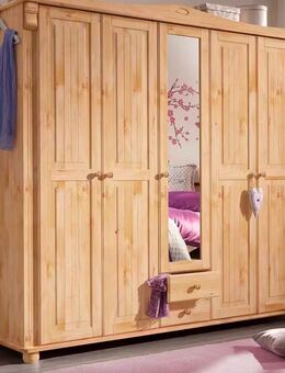 Kleiderschrank aus massiver Kiefer(Barzahlung bei der Abholung im Oktober) - Eigeltingen