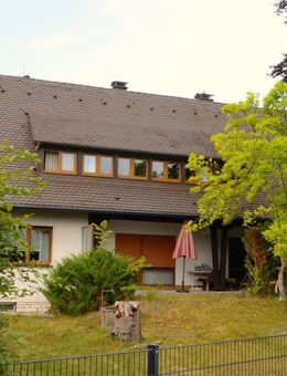 Großzügiges Zweifamilienhaus - Feucht
