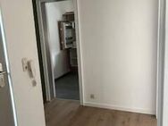 Schöne helle lichtdurchflutete neu renovierte 2 ZKB mit überdachten Balkon u. Garage - Ingolstadt