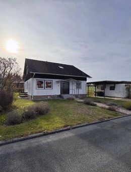 Freistehendes Einfamilienhaus mit Carport und Garage in gefragter Feldrandlage in Wolfhagen! - Wolfhagen