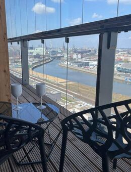 *** HAFENCITY! * MIT BLICK ZUR ELBE ! * EXKLUSIVE 2 ZIMMER NEUBAU ERSTBEZUGETW ! * 2 BALKONE * EBK * DUSCHBAD * HOLZDIELEN * TG PLATZ *** - Hamburg Hamburg-Mitte