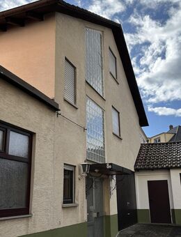 Zweifamilienhaus mit 2 Garagen + Lagergebäude in sehr gutem Zustand - Tuttlingen