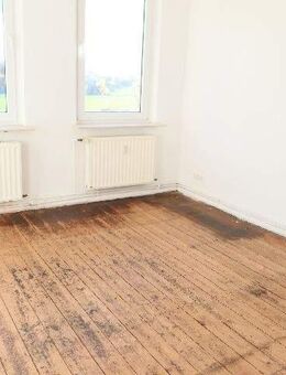 Sehr dörflich liegende große helle 3 Zi.-Whg. mit Dusch-Badewanne, Garten und Kfz.-Stell-Plätzen! - Hessisch Oldendorf