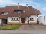 Familienglück - Attraktive DHH Dorfrandlage mit Alpenblick sowie sonnigem Garten und Garagen - Ühlingen-Birkendorf