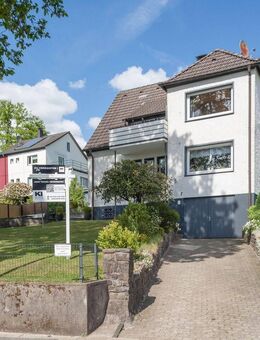 Wandlungsfähiges Zweifamilienhaus mit 1 Garage in Lüdenscheid - Heerwiese - Lüdenscheid