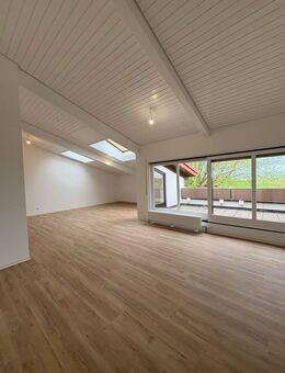 Sanierte 4,5-Zimmer-DG Wohnung mit Balkon in ruhiger Alleinlage von Bissingen! - Bietigheim-Bissingen