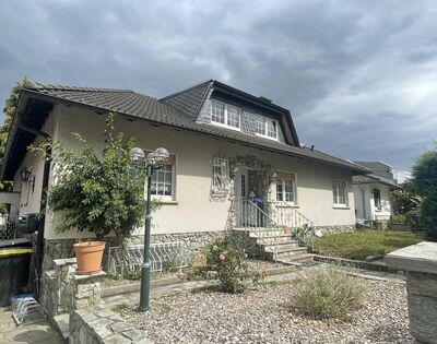 Einfamilienhaus im Bungalowstil mit großem Garten und Terrasse