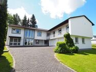 Stilvolles Wohnhaus mit weitläufigem Parkgrundstück - Ransbach-Baumbach
