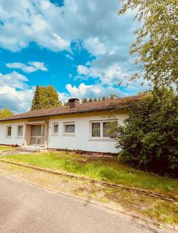 "Außergewöhnlich wohnen und Pferdehaltung möglich !!" Geräumiger Bungalow mit Einliegerwohnung und kleiner Gewerbehalle in direkter Waldrandlage von 6 - Eppenbrunn