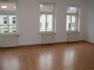 2,5-Zimmer-Wohnung - großes Wohnzimmer, Laminat, Bad mit Badewanne, LIft - Leipzig