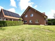 Platz für die ganze Familie - Großzügige, gepflegte Doppelhaushälfte mit stylischem Gartenhaus inkl. einem Balkonkraftwerk in Altenoythe - Friesoythe