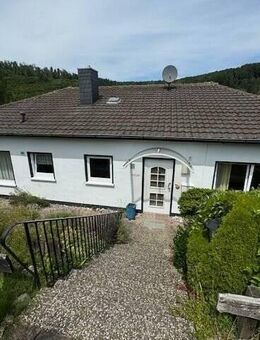 Bungalow auf einer Ebene im sonnigen Ortsteil von Bad Pyrmont -Thal- Garten, Terrasse, Garage, EBK und Platz....... - Bad Pyrmont