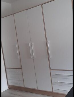 Kleiderschrank 2,05 breit und 2 Meter hoch - Duisburg