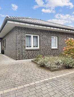 Wunderschöner ca. 110 m² großer Bungalow (ca. 2010) mit zwei Garagen in bester Lage von Gronau-Epe - Gronau (Westfalen)