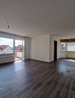 Renovierte 2-Zimmer Wohnung mit Einbauküche, Balkon und Tiefgaragenstellplatz - Villingen-Schwenningen