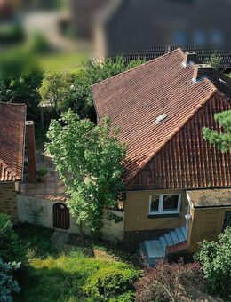 Solides Einfamilienhaus mit Nebengebäude auf großem Grundstück - Echem