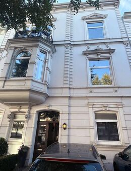 Schwachhausen, 4 Zimmer Maisonette Wohnung im Bremer Jugendstil Haus mit Dachterrasse und PKW Stellplatz/Garage - Bremen