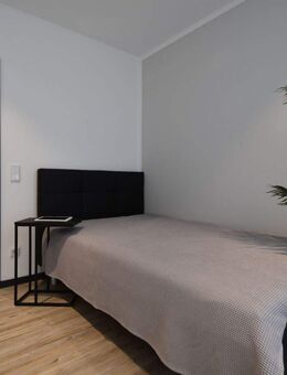 Möblierte Penthouse Wohnung, 2 Zimmer für 1 Person, zentrale Lage - ab 01.Oktober 2025 - Offenbach (Main)