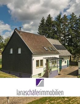 Berndorf: Renovierungsbedürftiges Wohnhaus mit Scheune und Garagen - Berndorf