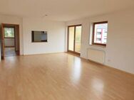 Frei! Helle Wohnung: 2ZKB mit 2 Balkonen (Süd+West), 1. OG, mit Duplex-TG-Stellplatz, in guter Lage! - Burglengenfeld