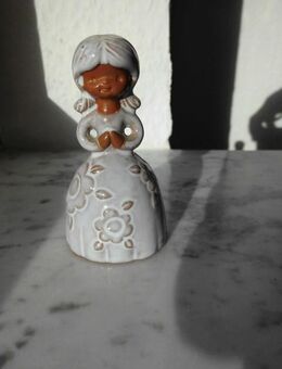 Keramik Tischglocke Mädchen 8 cm Deko 3,- - Flensburg