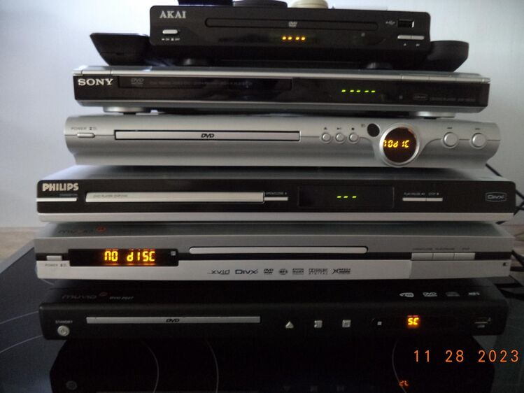DVD Player 6 Stück Mit Fernbedienung DviX , USB .+ Geschenk Ohringe Neu . - Aachen Zentrum