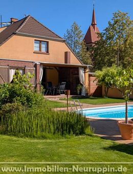 250m², Swimmingpool, Außenküche, Fußballplatz - großes Einfamilienhaus in Kerzlin - Temnitztal