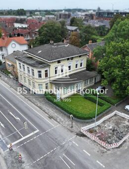 Kapitalanleger aufgepasst! Mehrfamilienhaus mit zwölf Wohnungen, einer Gewerbeeinheit und ca. 78.108€ Jahresnettokaltmieteinnahme! - Emden